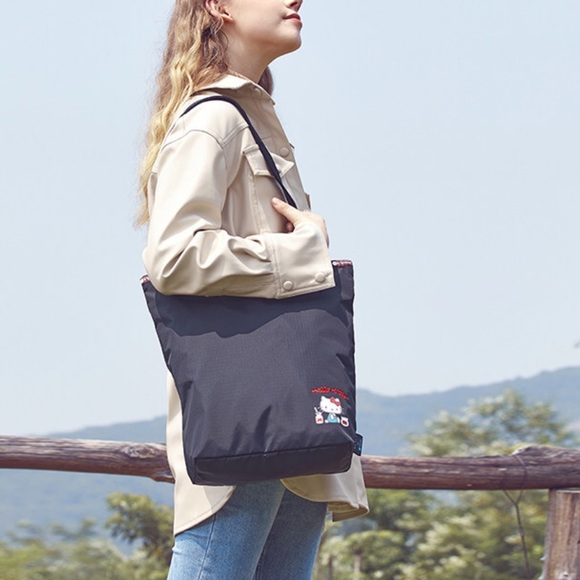 Lesportsac Handbags - LeSportsac Hello Kitty Daily Tote Bag